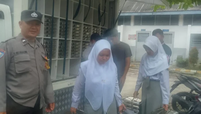 Bhabinkamtibmas Polsek Siantar Timur Monitoring Distribusi MBG di SMU Negeri 4